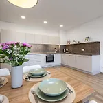 Skylineview - Modern & Free Parking